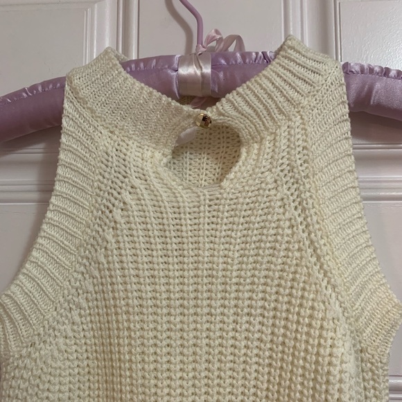 ANGL Knitted Tank Crop Top in Invory - Picture 4 of 5